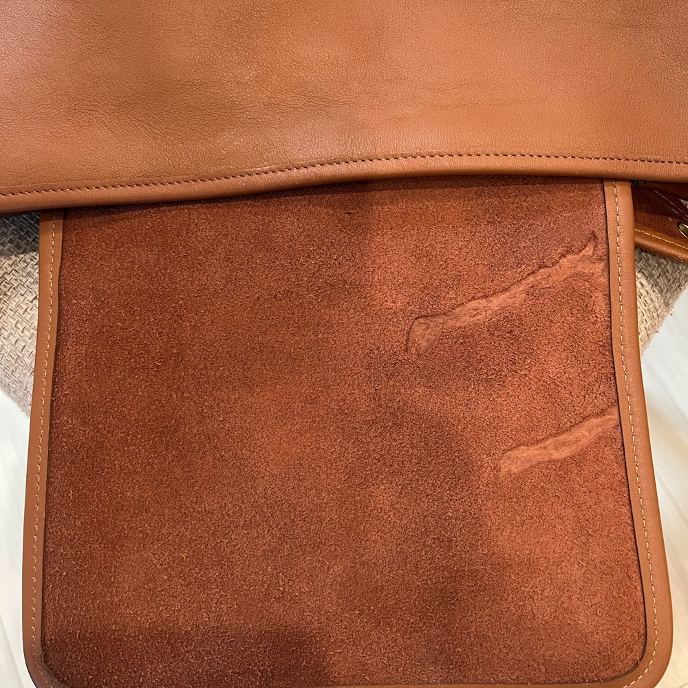 Elegant Brown Leather Shoulder Bag - Picture 5 of 12